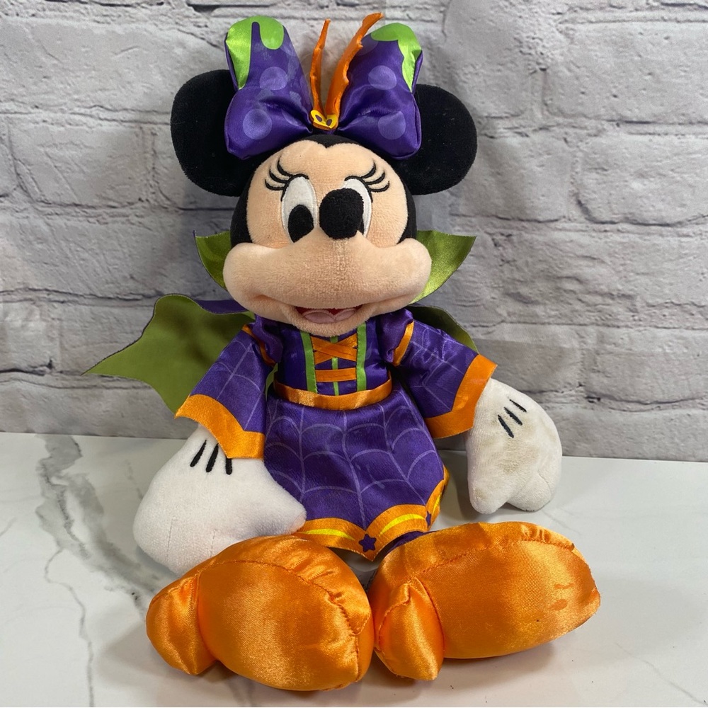 DISNEY STORE EXCLUSIVE MINNIE MOUSE HALLOWEEN PURPLE WITCH DRESS PLUSH 15 INCH